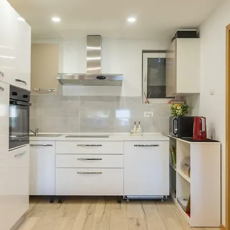 Norah Apartment